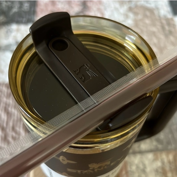 Stanley Quencher H2.0 Tumbler in Brown and Gold - Picture 4 of 4